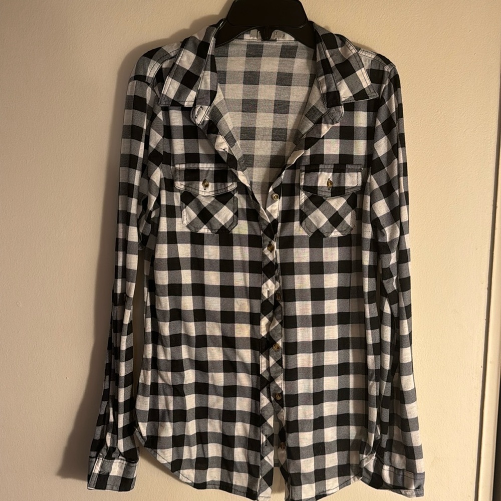 Checkered flannel🖤